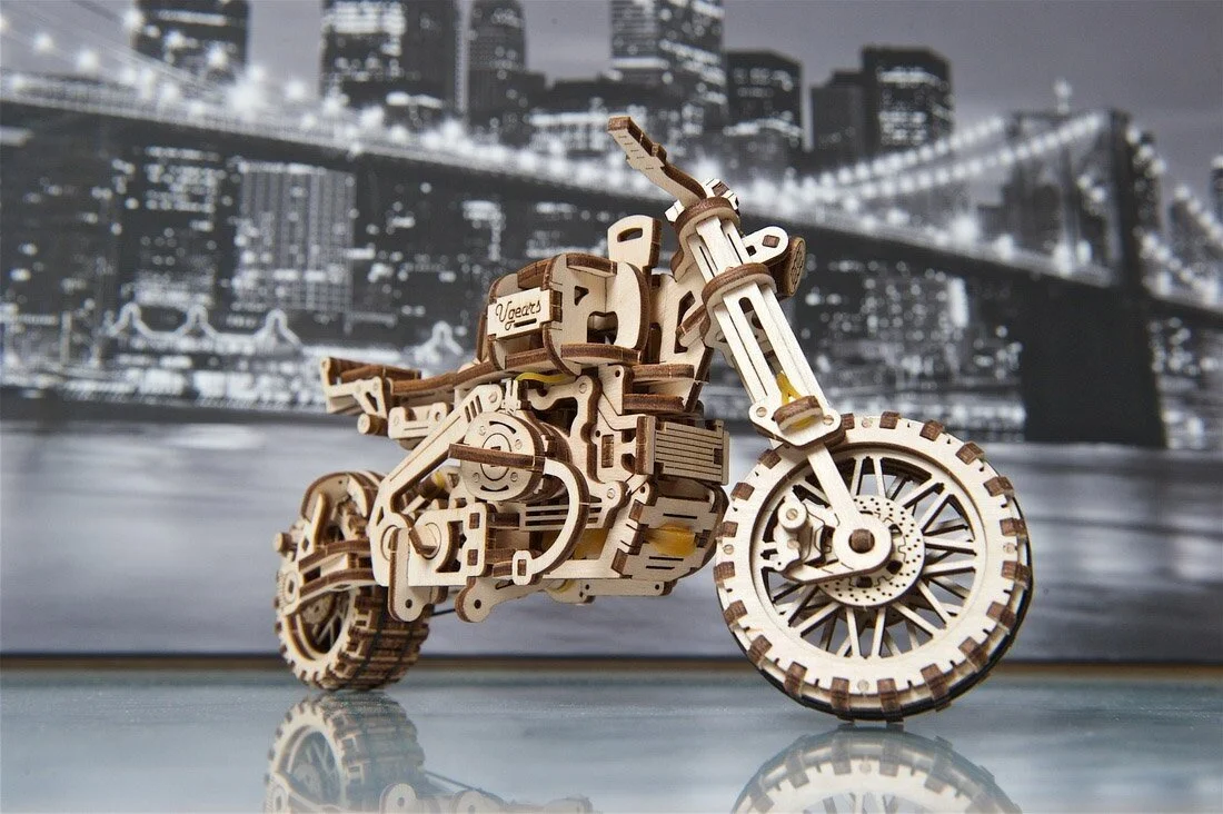 Scrambler UGR-10 con sidecar - Ugears (70137)