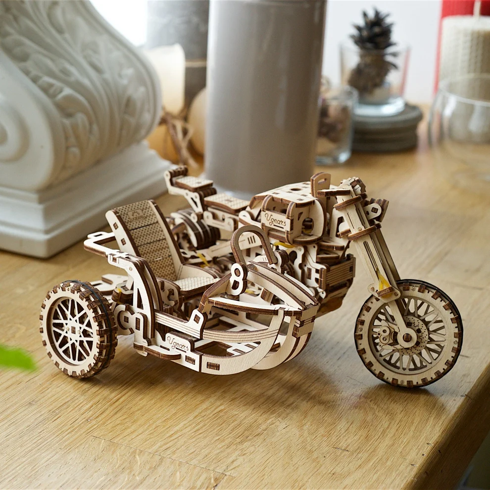Scrambler UGR-10 con sidecar - Ugears (70137)