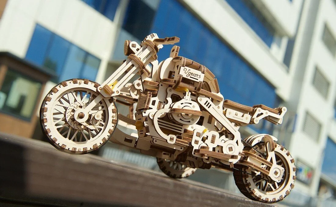 Scrambler UGR-10 con sidecar - Ugears (70137)